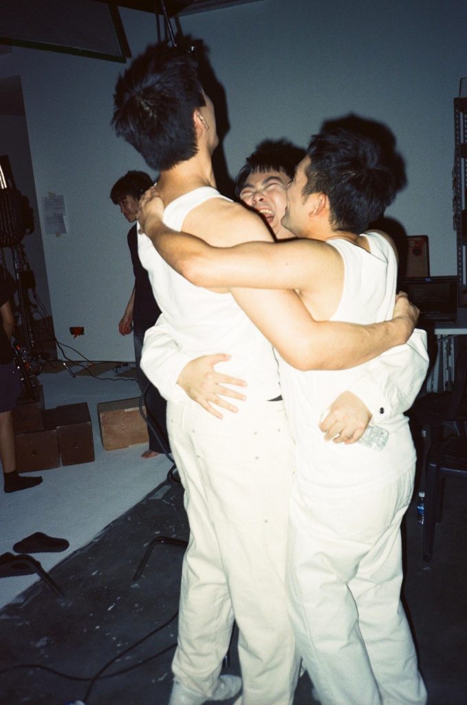 车子(车志立)、培永、Jobroseph 推全新单曲《我很累》 MV一镜到底 三人飙真情演技哭到眼肿! 3 006