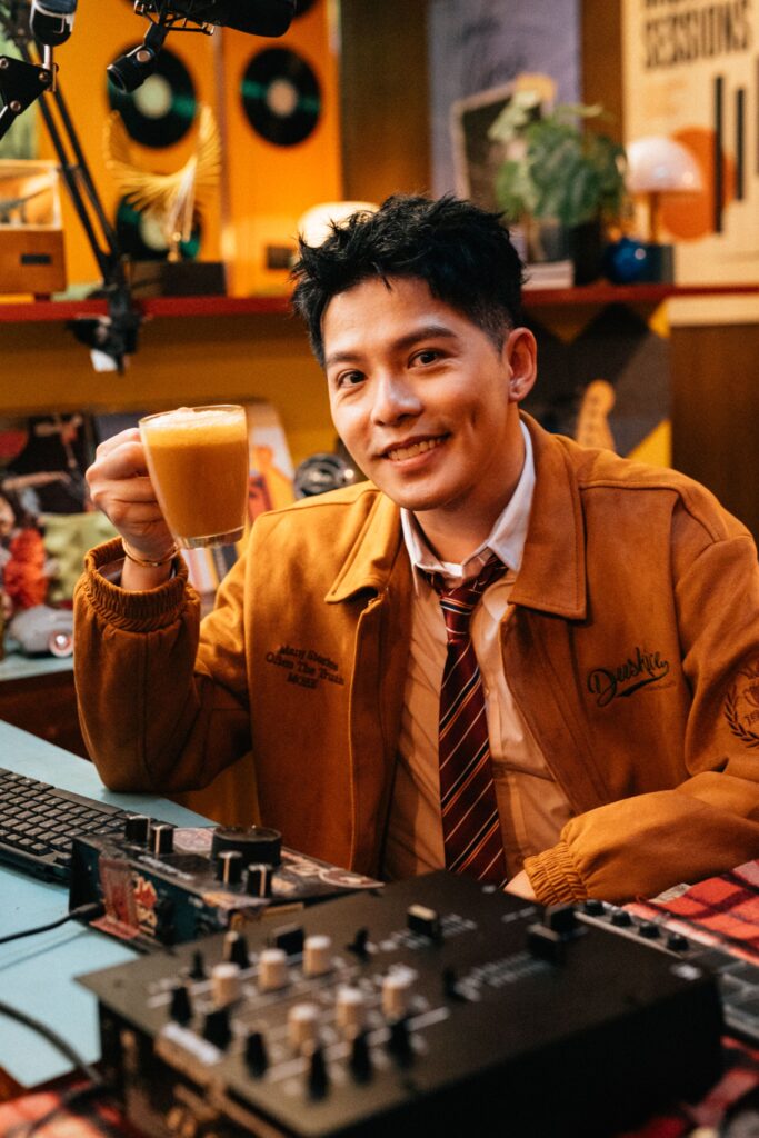 Danny许佳麟携手 Alif Satar & The Locos、Kidd Santhe推出《Bersama, Kita Tertarik》一杯Teh Tarik 唱响马来西亚多元团结力量 3 888merdeka 132
