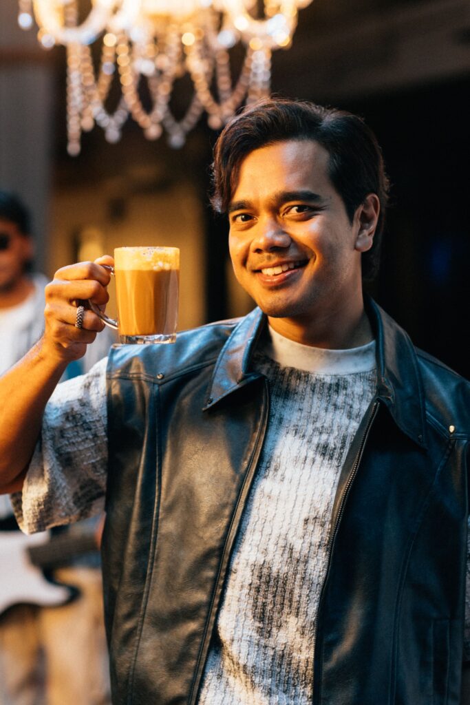 Danny许佳麟携手 Alif Satar & The Locos、Kidd Santhe推出《Bersama, Kita Tertarik》一杯Teh Tarik 唱响马来西亚多元团结力量 6 888merdeka 326