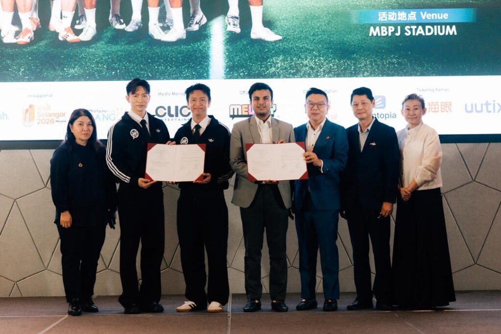 《香港FC3明星足球友谊赛》10月开战 林家熙率FC3来马盼以球会友 陈家乐踢球获连诗雅支持 胡子彤获队友封球队MVP 8 From Left Winnie Ng Adrian Chau Locker Lam Mr. Aladdin Mostafa Datuk Lee Chong Haw Jimmy Goh Ms. Pang