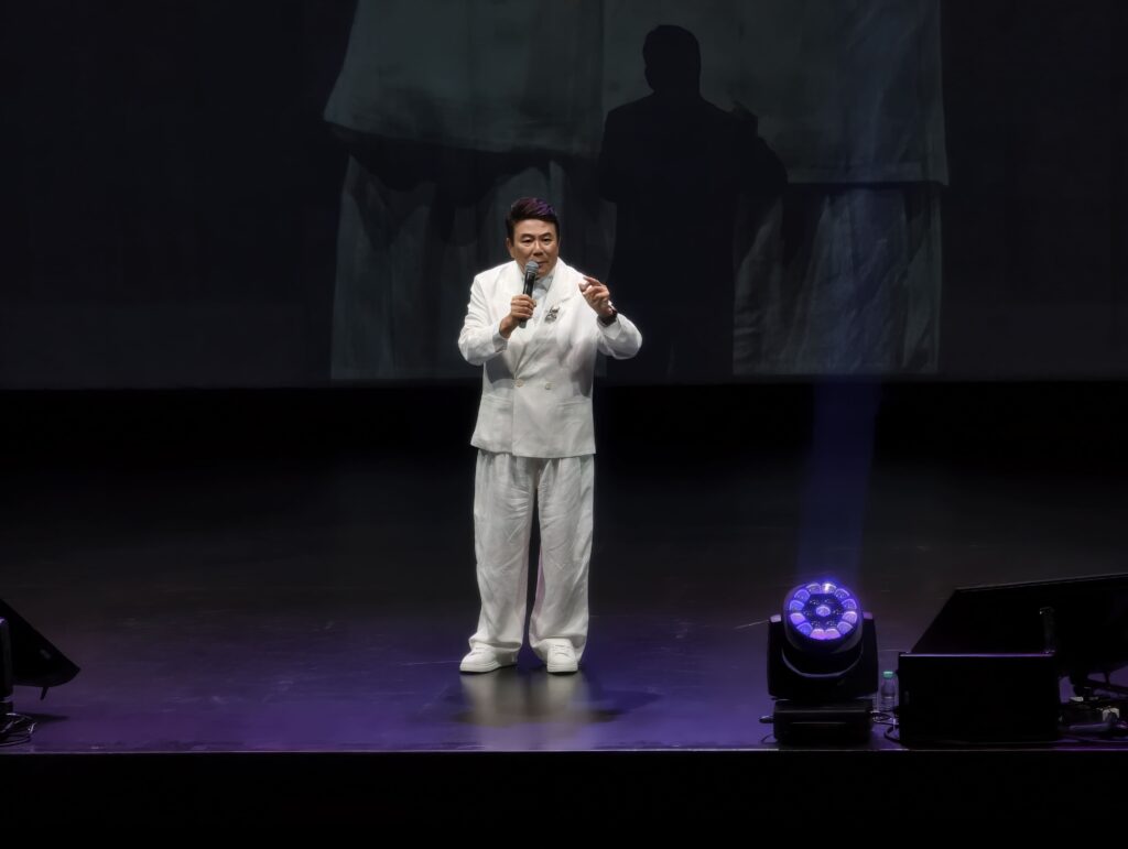 梁志强脱口秀唱足9首经典歌曲掀回忆杀 携卢卡斯爆笑开战大谈新马文化 6 IMG 20260726 153224