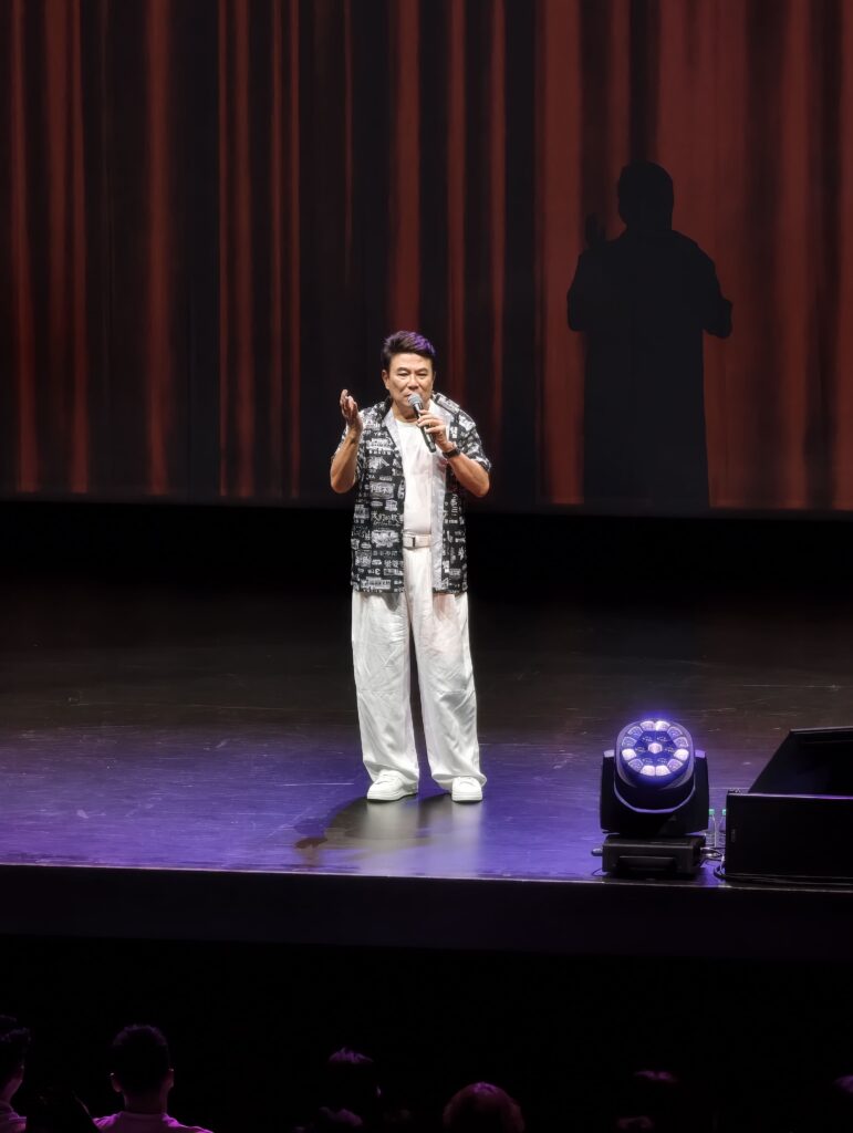 梁志强脱口秀唱足9首经典歌曲掀回忆杀 携卢卡斯爆笑开战大谈新马文化 9 IMG 20260726 174658