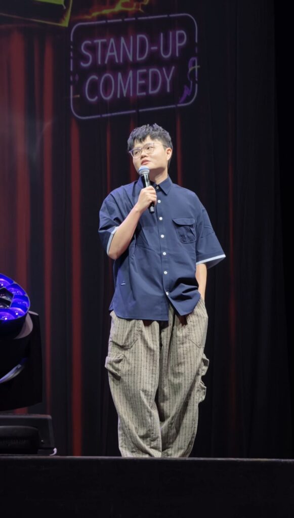 梁志强脱口秀唱足9首经典歌曲掀回忆杀 携卢卡斯爆笑开战大谈新马文化 3 IMG 20260726 213257