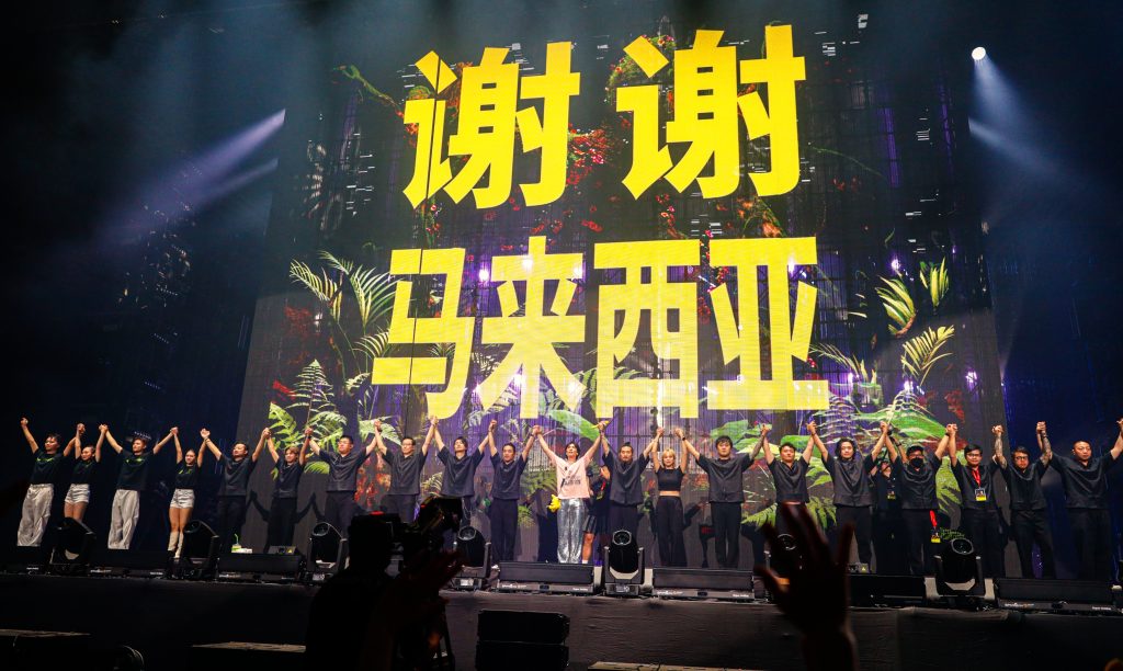 萧敬腾《野生》巡演大马站超时加唱霸气喊「罚都罚了」 隔空比心Summer放闪甜喊「我有一个幸福的生活」 1 JH10