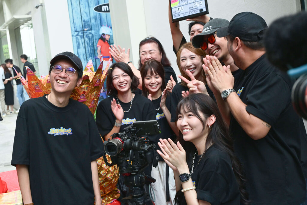 低清2027贺岁喜剧《喜到临头》开机 大Hee、丧Bill领衔主演 李国煌三度力挺:“值得!” 4 LMD Start4 1