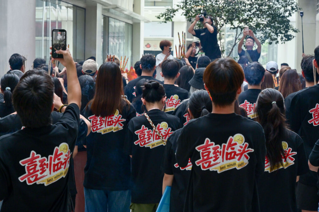 低清2027贺岁喜剧《喜到临头》开机 大Hee、丧Bill领衔主演 李国煌三度力挺:“值得!” 7 LMD Start8 1