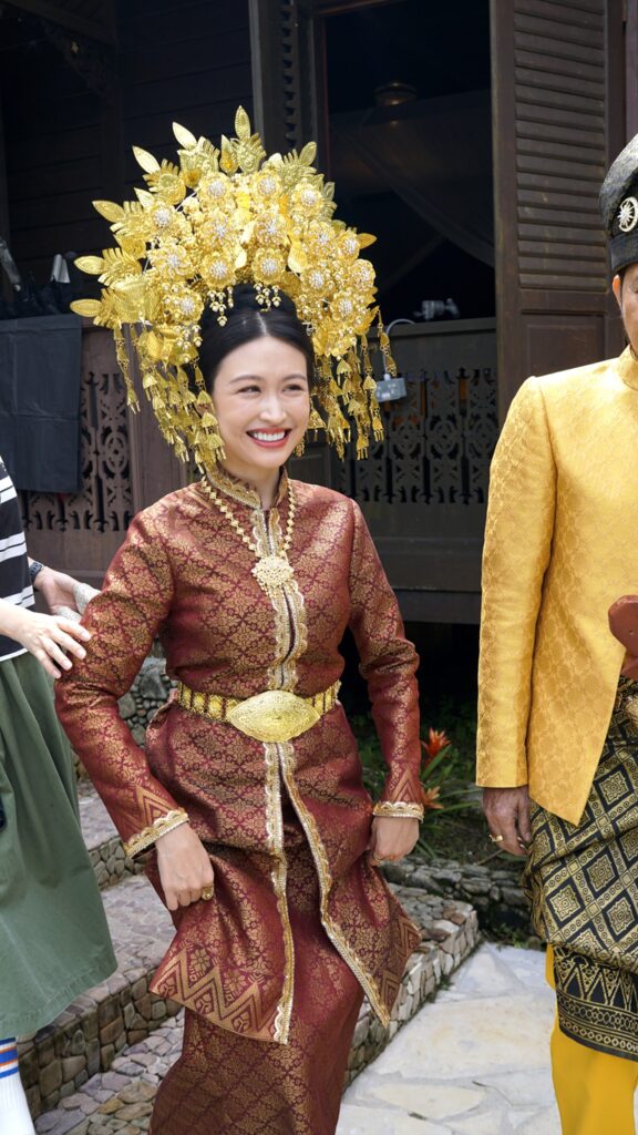 精品短剧《重启梦书》开镜 黄若熙自称“渣女” 周旋三男笑称“现代人不做选择” 13 Ribbon 1