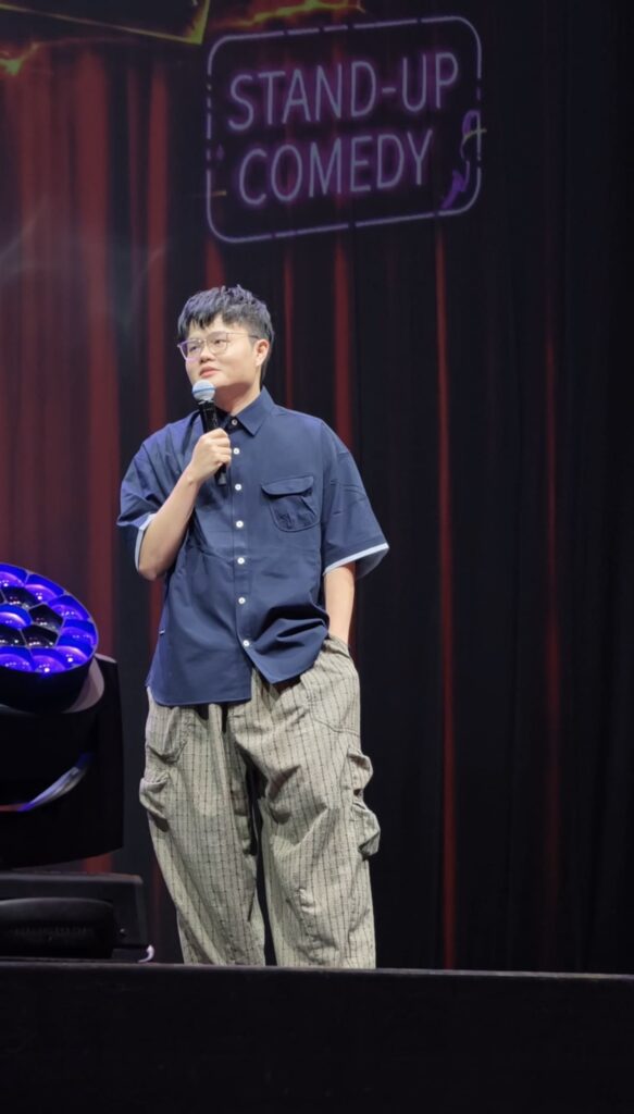 梁志强脱口秀唱足9首经典歌曲掀回忆杀 携卢卡斯爆笑开战大谈新马文化 4 Screenshot 20260726 213124
