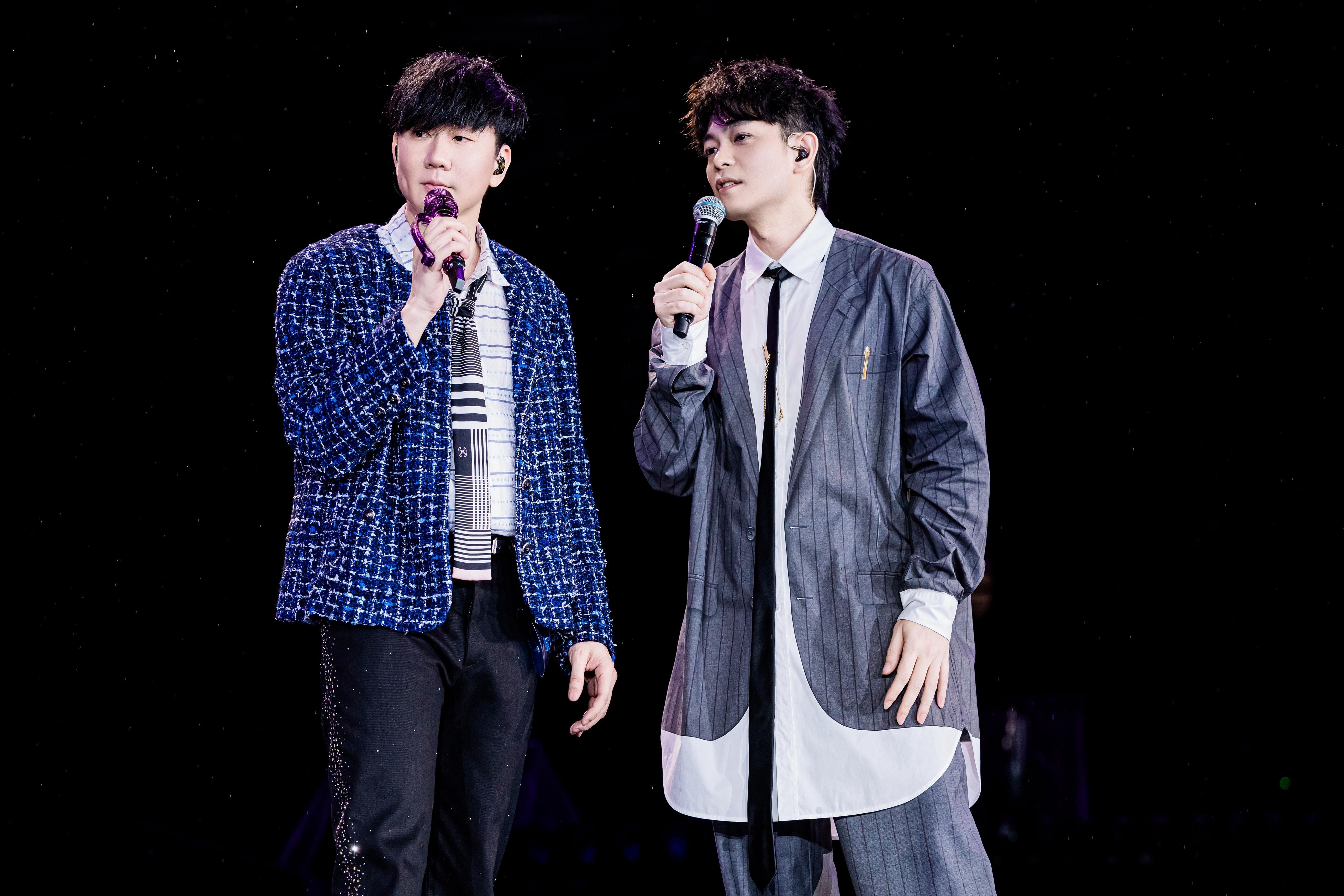 林俊杰演唱会吉隆坡站圆满落幕!雨中热唱喊话「我陪你们!」 林宇中「带来大雨」下跪认错「我对不起你!」 3 WhatsApp Image 2025 05 11 at 14.28.18 1