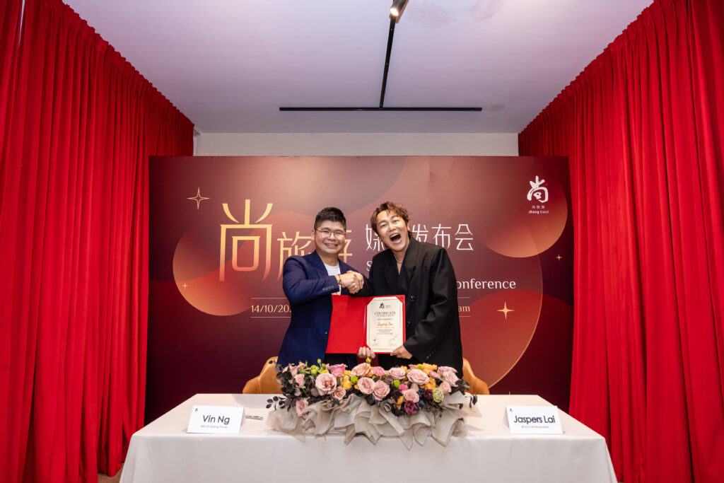 代言签约 （左到右）Vin Ng 黄垠威 Shang Travel s Managing Director Jaspers Lai 赖宇涵1