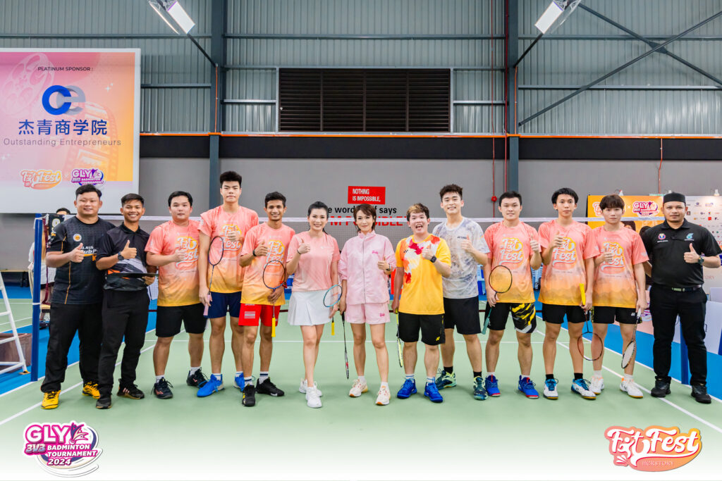 吴柳莹 赖淞凤 Kevin 3P Tick Lim 与冠军选手切磋 GLY Nicole Kevin 3P and Tick Lim plays badminton with the champion players
