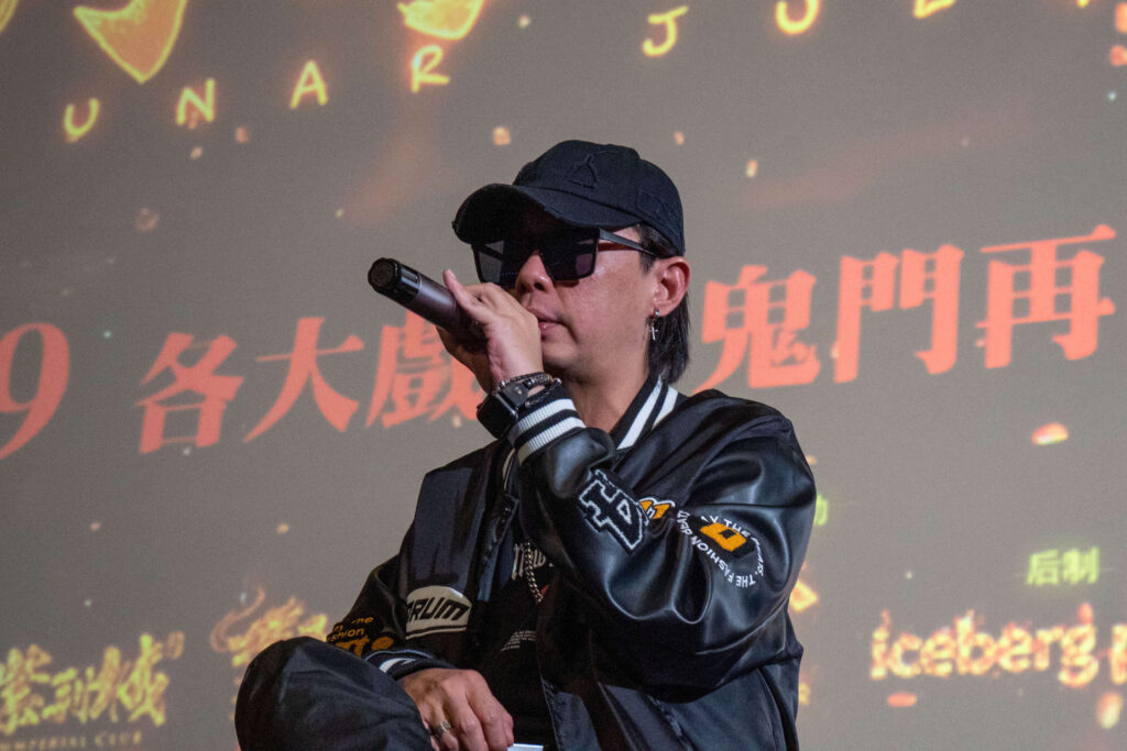 《大士爷:七月歌台》拍摄现场怪事频传!JeRR放话票房破RM500万扮「洪姐」谢票 2 导演JeRR