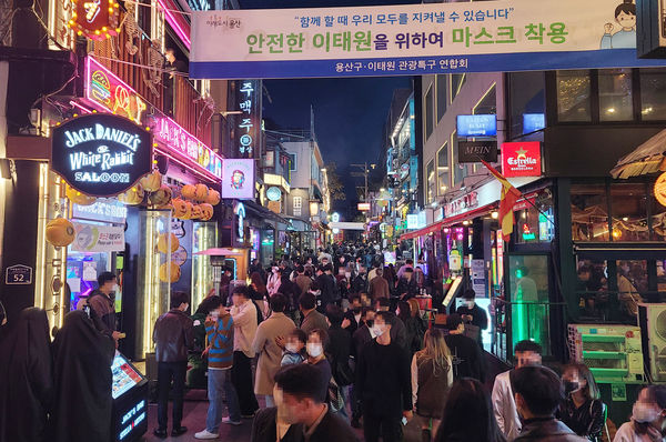 韩国首尔梨泰院 万圣节踩踏事故 截至目前已有151人身亡